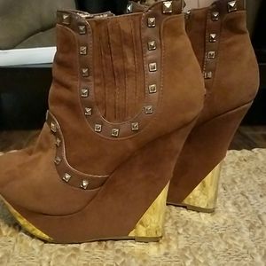 Ankle booties